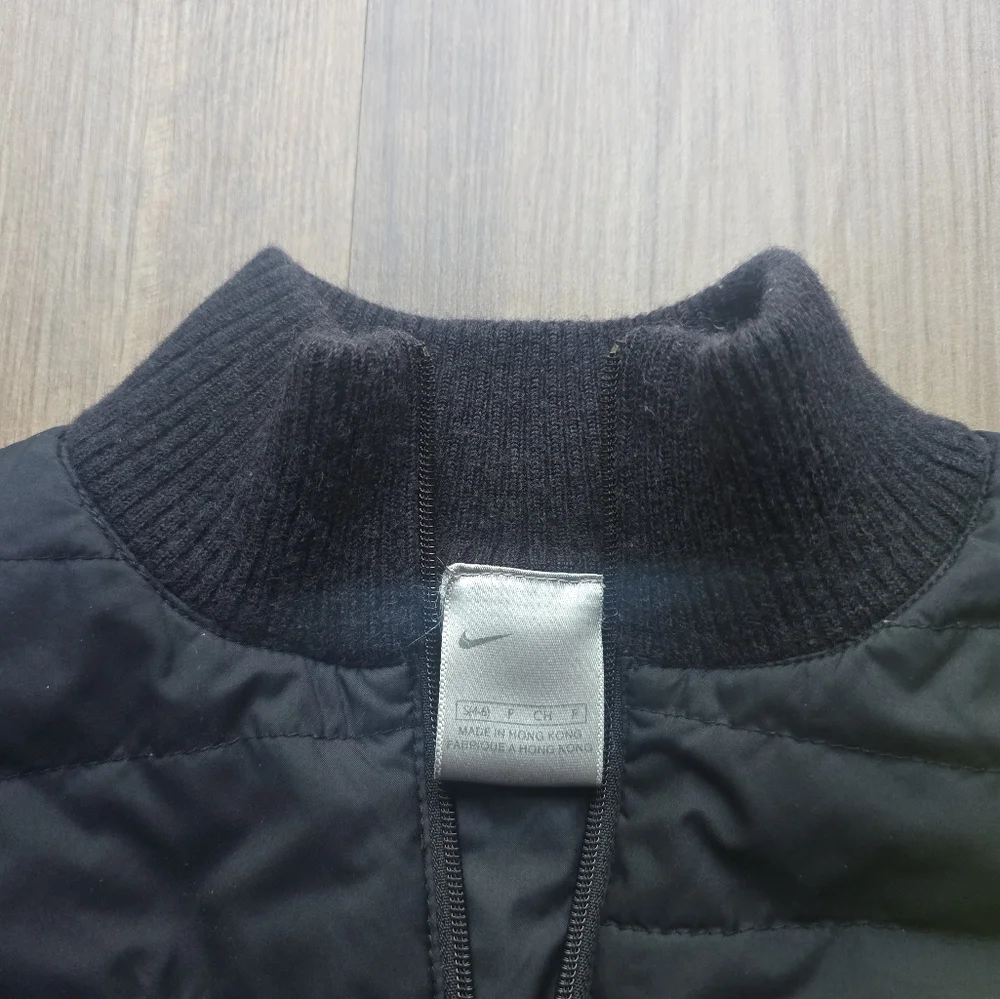 Nike Black Puffer Jacket with Quilted Design wool back - Picture 10 of 11